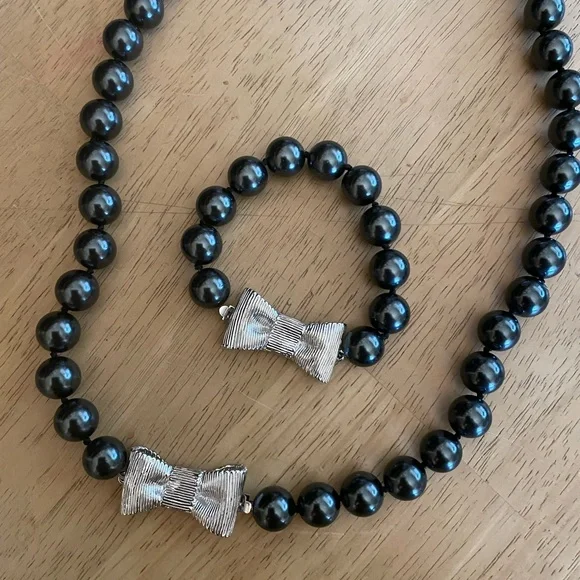 Kate Spade Gray Beaded Necklace and bracelet with Silver Bow - Picture 2 of 8